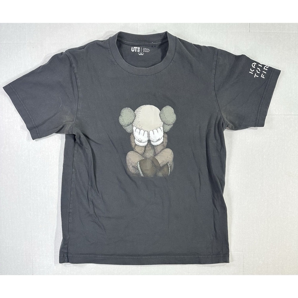 KAWS x Uniqlo UT Tokyo First Sitting Companion T-Shirt Black Mens Medium